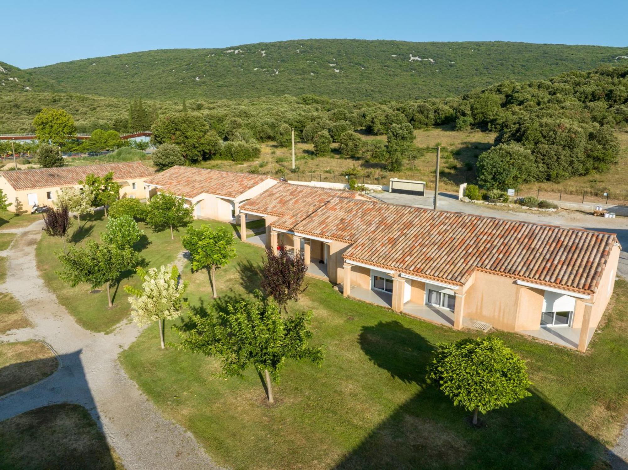 Park & Suites Village Gorges De L'Herault-Cevennes Brissac Luaran gambar