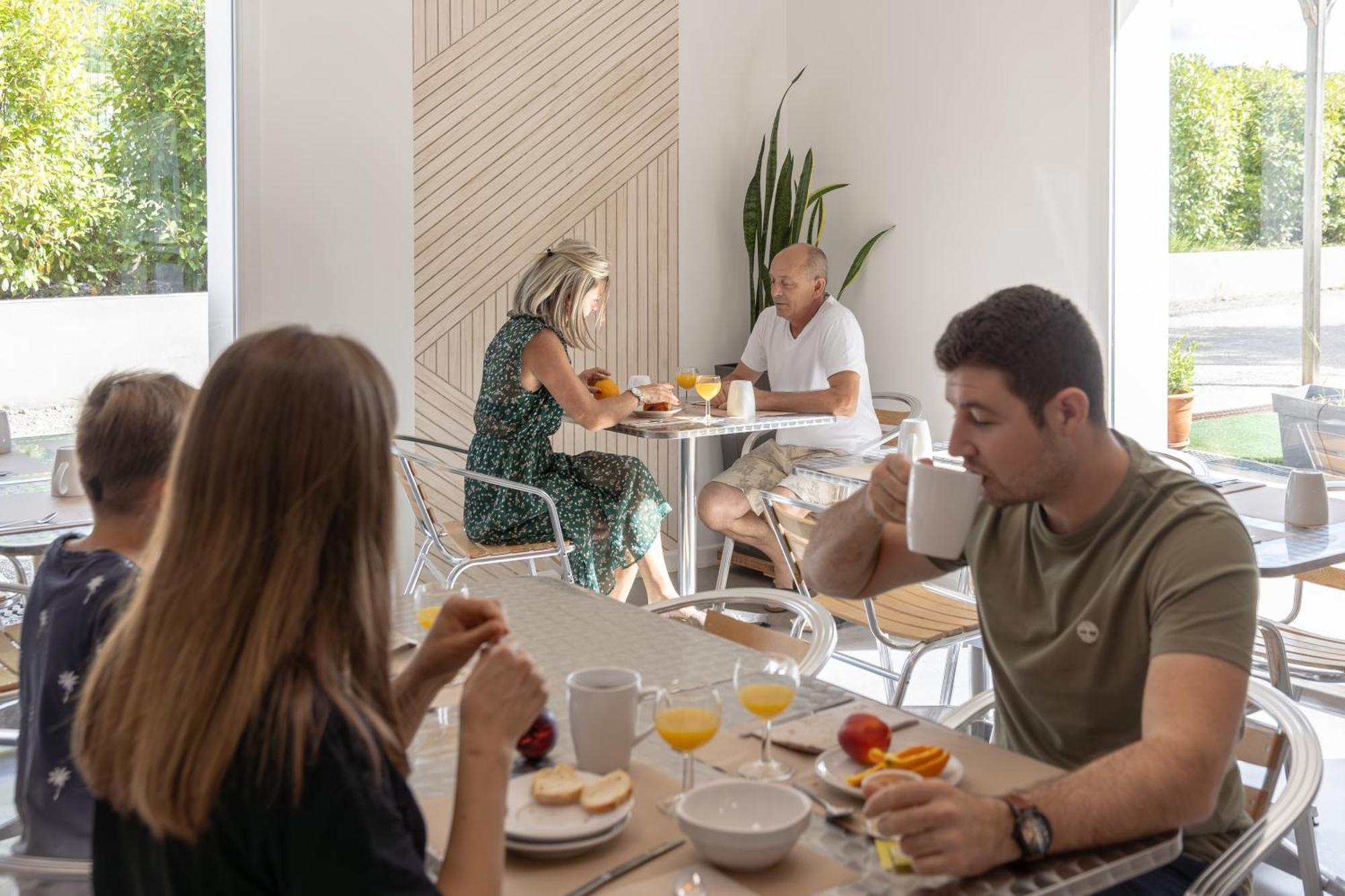 Park & Suites Village Gorges De L'Herault-Cevennes Brissac Luaran gambar