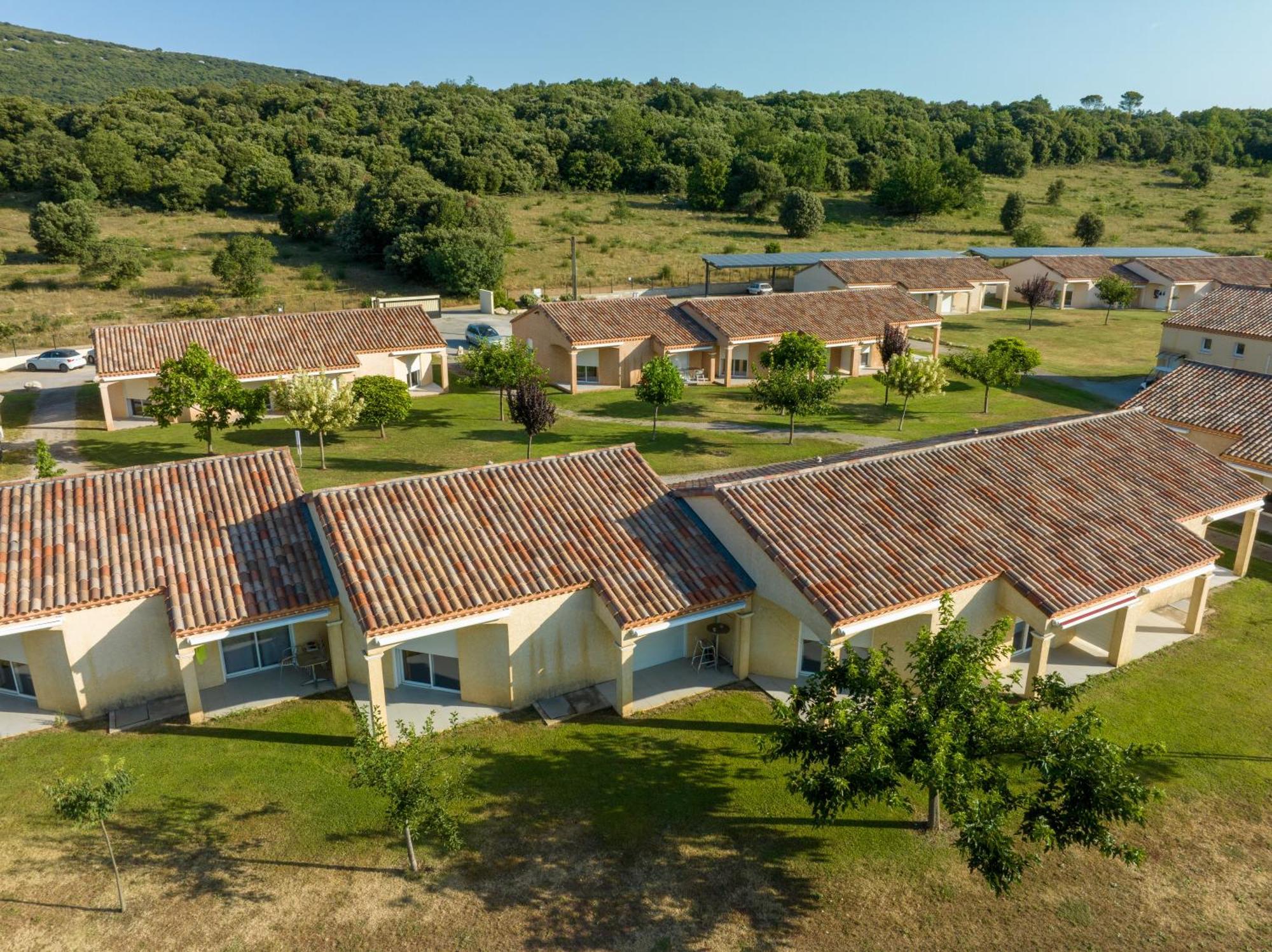 Park & Suites Village Gorges De L'Herault-Cevennes Brissac Luaran gambar