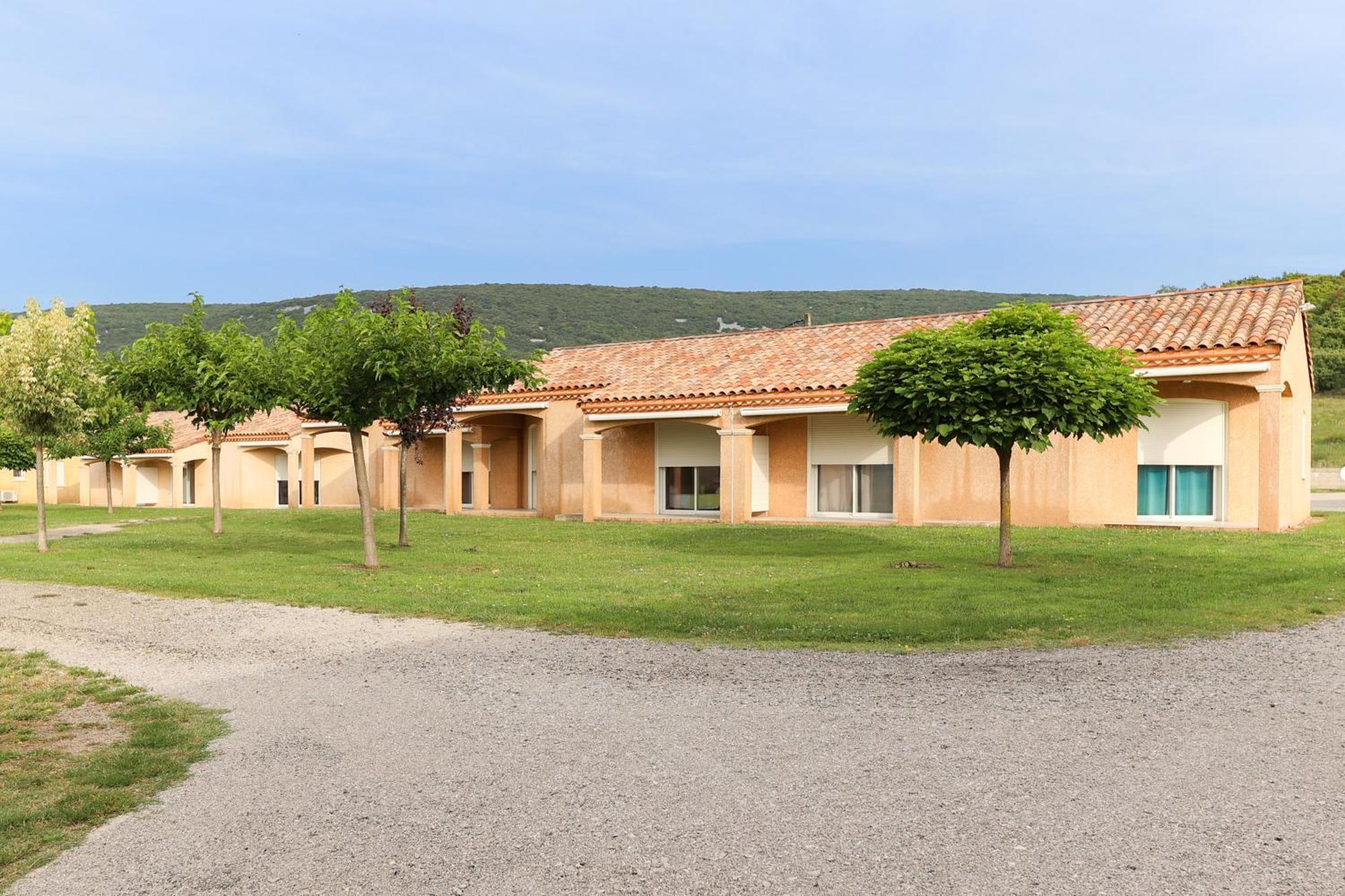 Park & Suites Village Gorges De L'Herault-Cevennes Brissac Luaran gambar